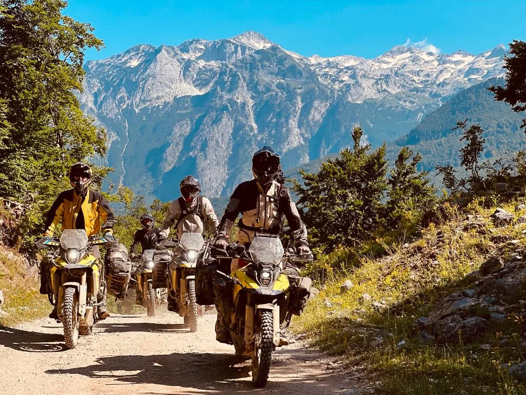 Formation moto itinérante voyage Maroc Albanie aventure trail